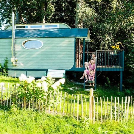 Historischer Zirkuswagen Inmitten Der Natur Fischach Ngoại thất bức ảnh