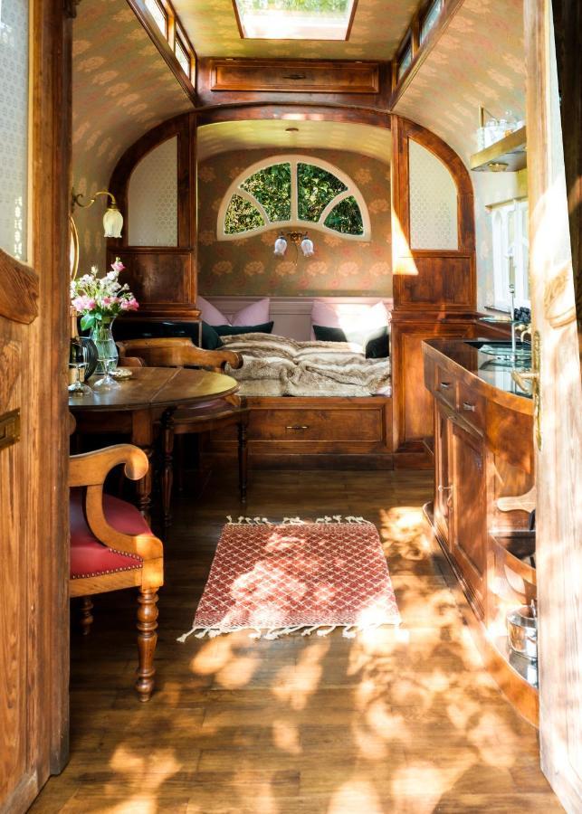 Historischer Zirkuswagen Inmitten Der Natur Fischach Ngoại thất bức ảnh